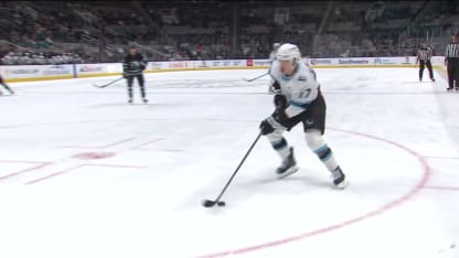 JJ Peterka trifft gegen die Sharks