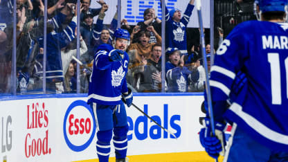 Matthews y Nylander impulsaron remontada de los Maple Leafs