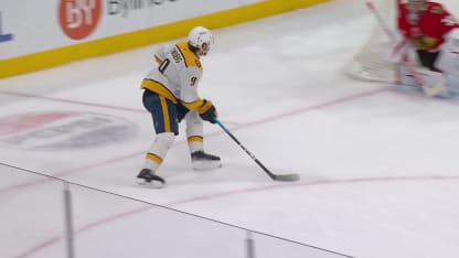 NSH@CHI: Forsberg scores goal against Spencer Knight