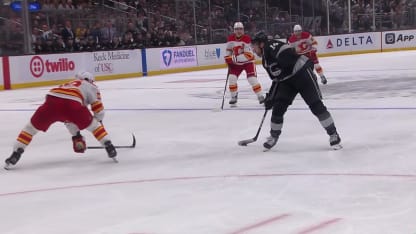 Wolf ferme la porte à Moore