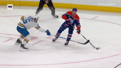 Hyman bat Binnington sur réception