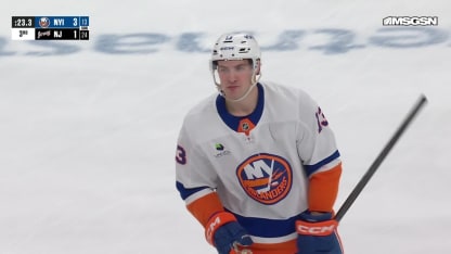 NYI@NJD: Barzal scores empty-net goal