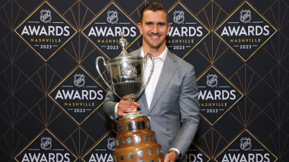 Mikael Backlund prisades för sitt sociala engagemang på NHL Awards 2023