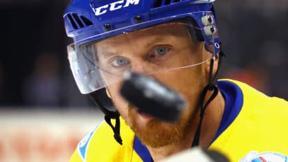 Sedin puck