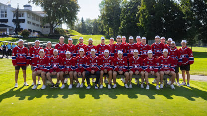 Canadiens team photo on golf course