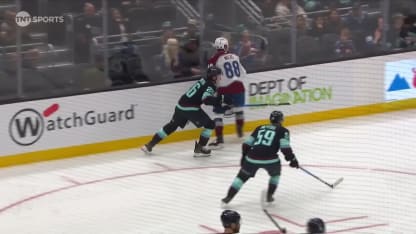 MacKinnon nivelle la marque avec un laser