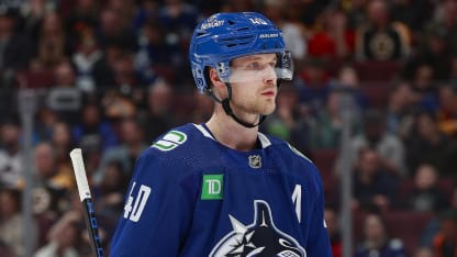 Pettersson, Canucks agree to contract
