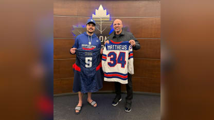 Auston Matthews swaps Olympic jerseys with Jason Kidd