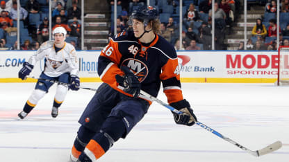 Islanders Matt Martin Discusses 900-Game Milestone, Longevity