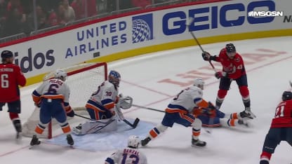 NYI@WSH: Barzal scores empty-net goal
