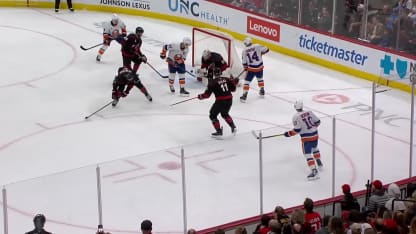 Lee tips it in late in the 3rd