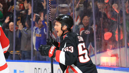 Skinner creuse l'écart en 1re période