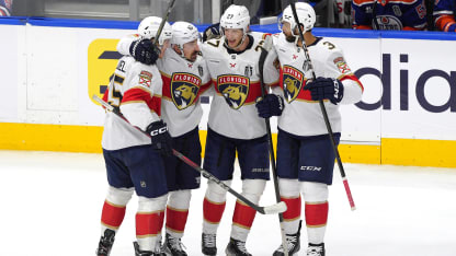 Brad Marchand sigue con una actuación histórica en la Final
