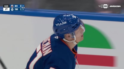 Heineman conecta de primera y anota