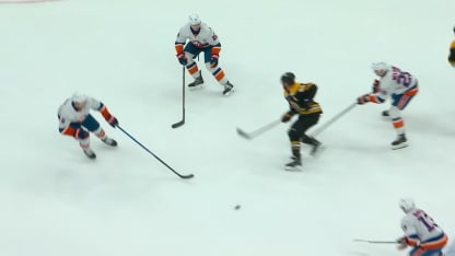 Pastrnak tips-in second