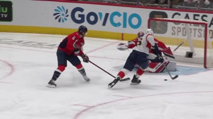 Barkov s'échappe et déculotte Thompson