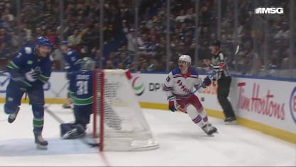 NYR@VAN: Kreider scores goal against Arturs Silovs