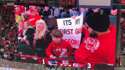Young Detroit Red Wings fan receives ovation