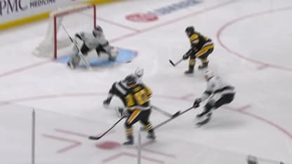 LAK@PIT: Kuemper with a great save against Bryan Rust