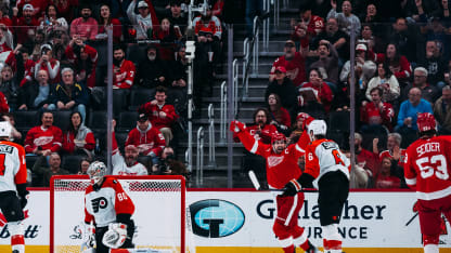 PHI@DET: Larkin scores PPG against Dan Vladar