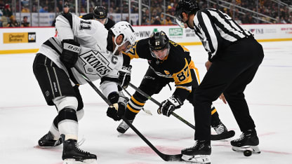Kings Anze Kopitar gets jersey from Penguins Sidney Crosby