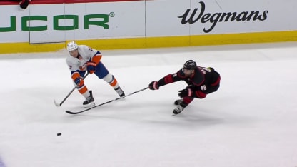 Lee donne espoir aux Islanders