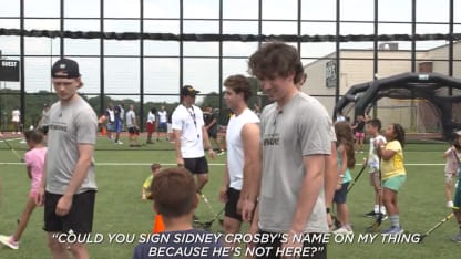 Penguins fan asks Brayden Yager to sign Sidney Crosby name