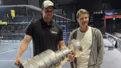 080925 FLA barkov with cup