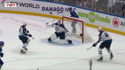 WPG@VAN: Comrie with a great save against Liam Ohgren