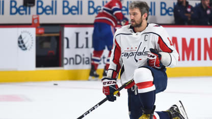 Ovechkin_kneeling_during_warmup