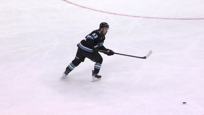 CHI@UTA: Peterka scores goal against Spencer Knight