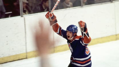 Wayne Gretzky celebrates goal