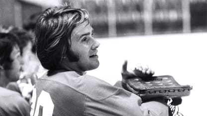 Maple Leafs honor Ken Dryden before home opener