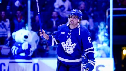 William Nylander Toronto Maple Leafs firade nya kontraktet med tre poäng
