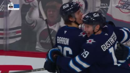 Anderson-Dolan surprend Binnington d'une déviation