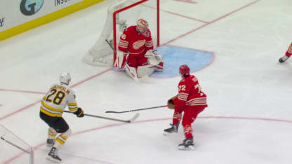 Lindholm goes five-hole from the circle