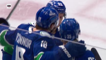 LAK@VAN: Pettersson-D scores goal against Darcy Kuemper