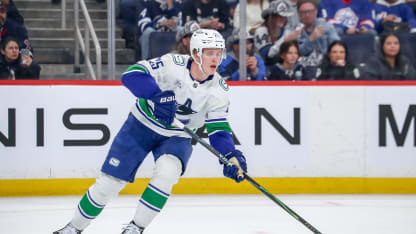Backen Elias Pettersson utgick skadad för Vancouver Canucks