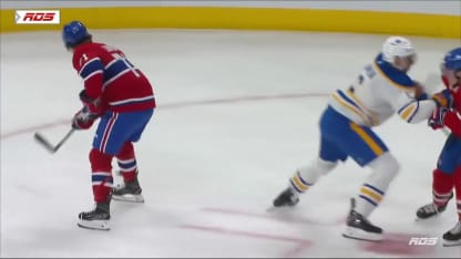 Levi ferme la porte trois fois