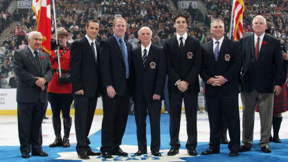 Luc-Robitaille-Hall-of-Fame-On-Ice-Ceremony