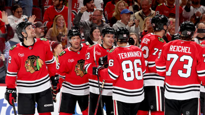 Philipp Kurashev gelingt in der Overtime der Siegtreffer fuer die Chicago Blackhawks