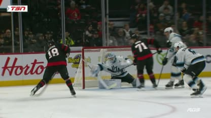 Vanecek vole un but à Stützle