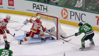 Hryckowian cleans up rebound to grab lead