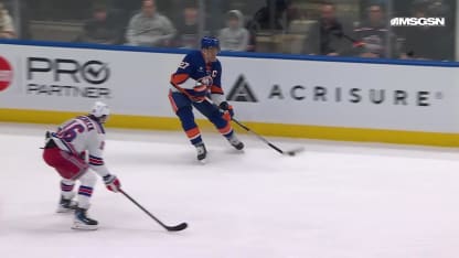 NYR@NYI: Barzal scores PPG against Spencer Martin