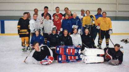 16-9_Pekka_playinghockey