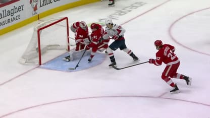 Dowd réduit le déficit