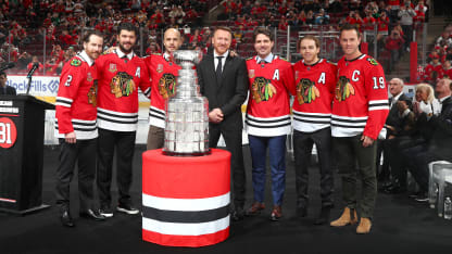 Marian Hossa with Teammates around Cup