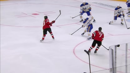 Hischier marca el 3-0 de Devils