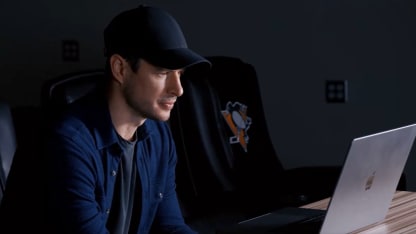 Sidney Crosby receives special messages from fans