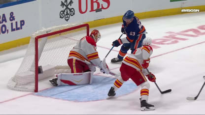 CGY@NYI: Cizikas scores goal against Devin Cooley